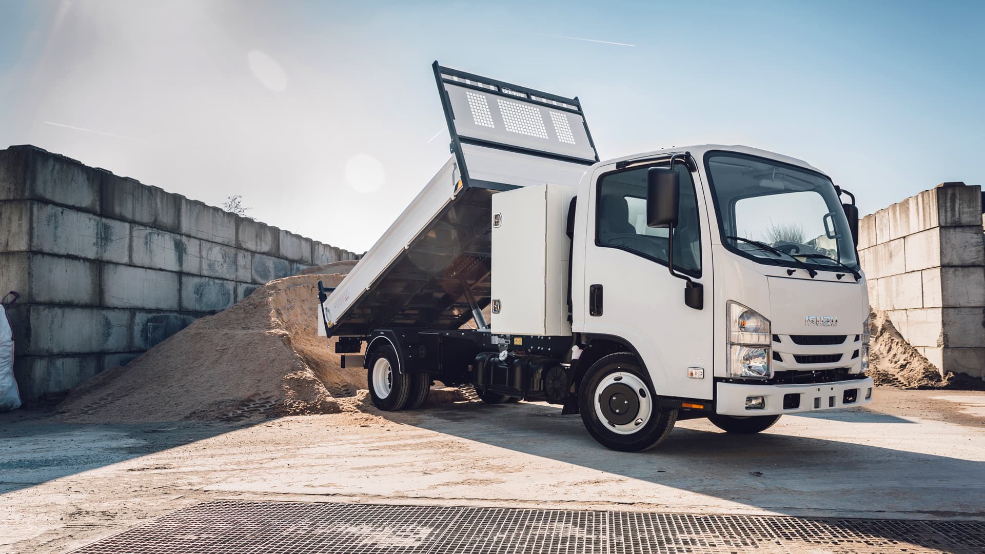 Isuzu N-Series side view with load